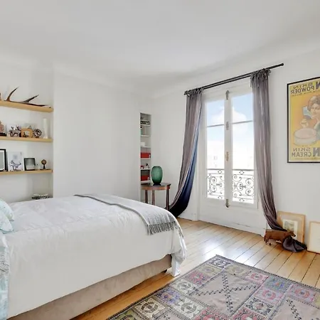 Apartment Excellent Condition, Benefits From Beautiful Volumes And The Charm Of The Old